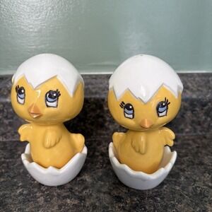 Vintage Ceramic Chicken Chick Egg Salt & Pepper Shakers Easter Yellow Kitsch MCM